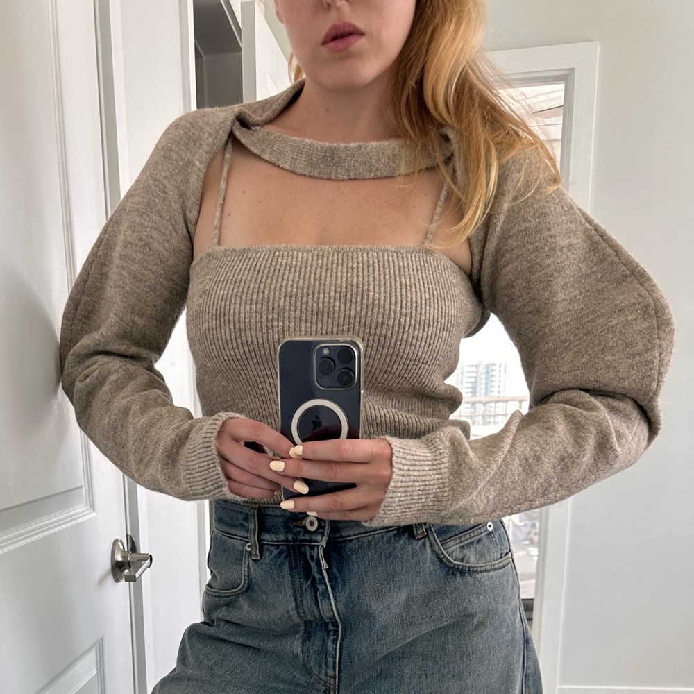 Detachable Sleeve Cropped Sweater